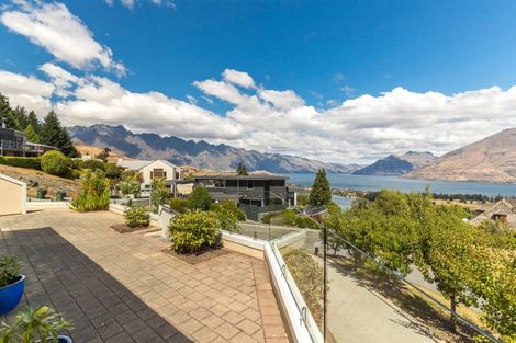 Photo of property in 5 Windsor Place, Queenstown, 9300