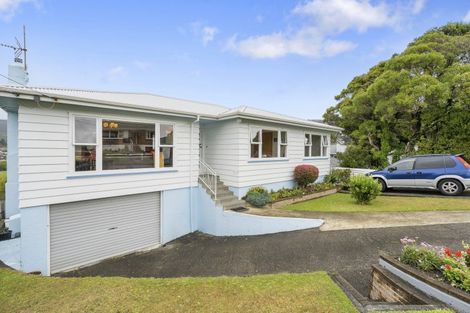 Photo of property in 40 Saint Johns Terrace, Tawa, Wellington, 5028