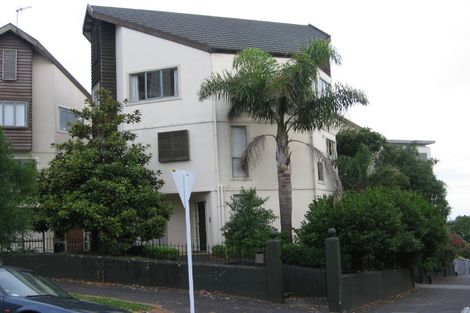 Photo of property in 1 Beckham Place, Grafton, Auckland, 1010
