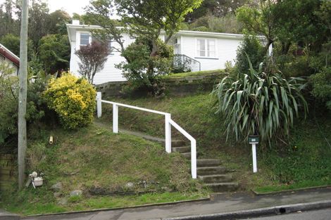 Photo of property in 100 Ruskin Road, Newlands, Wellington, 6037