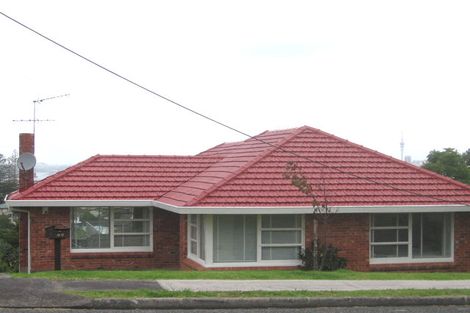 Photo of property in 100 Ocean View Road, Northcote, Auckland, 0627