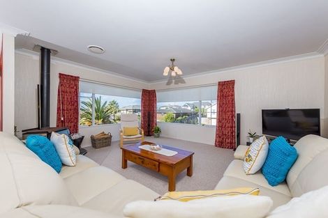 Photo of property in 5 Cherub Place, West Harbour, Auckland, 0618