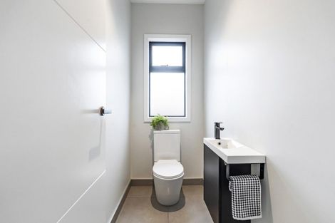 Photo of property in 28 Honeyfield Drive, Whalers Gate, New Plymouth, 4310