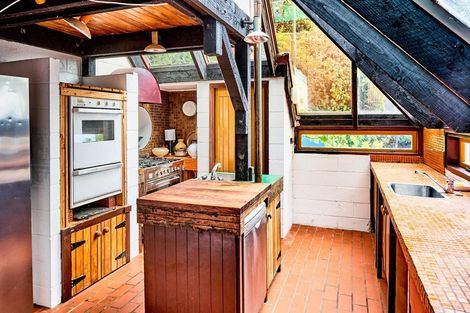 Photo of property in 7 Fortification Road, Karaka Bays, Wellington, 6022