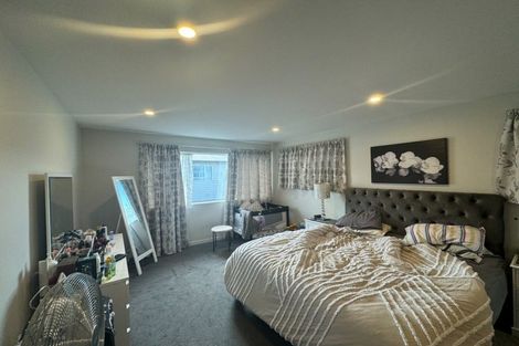 Photo of property in 517 East Coast Road, Murrays Bay, Auckland, 0630