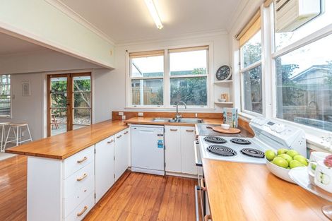 Photo of property in 11 Saint Leonard Street, Saint Johns Hill, Whanganui, 4501