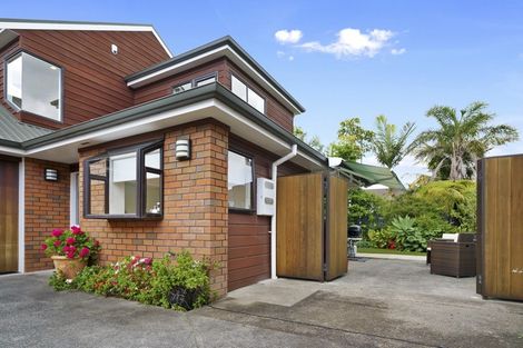 Photo of property in 13a Horotutu Road, Greenlane, Auckland, 1061