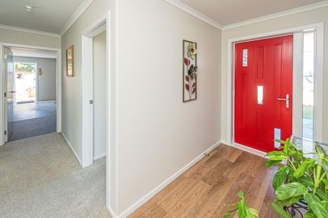 Photo of property in 37 Golf Vue Place, Castlecliff, Whanganui, 4501