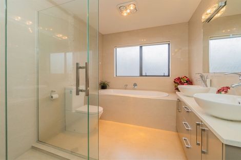 Photo of property in 5 Bangla Place, Massey, Auckland, 0614