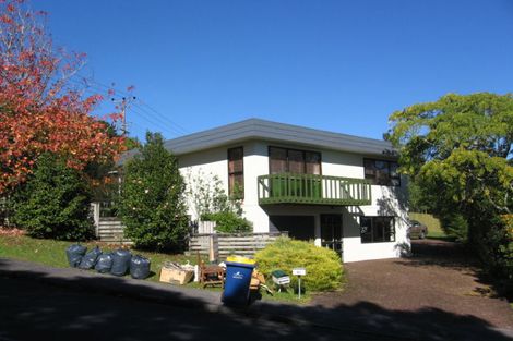 Photo of property in 1/2 Onedin Place, Titirangi, Auckland, 0604