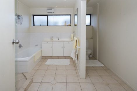Photo of property in 2/9 Takutai Avenue, Bucklands Beach, Auckland, 2012