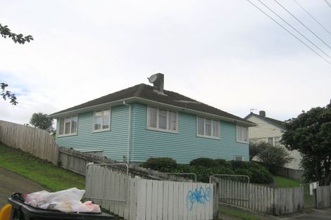 Photo of property in 17 Davidson Crescent, Tawa, Wellington, 5028