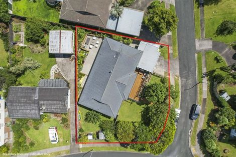 Photo of property in 2 Towra Place, Botany Downs, Auckland, 2010