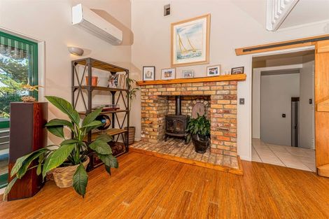 Photo of property in 215 West Harbour Drive, West Harbour, Auckland, 0618