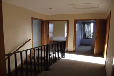 Photo of property in 3 Dunmail Way, Newlands, Wellington, 6037