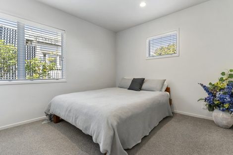 Photo of property in 2/118 Victoria Road, Devonport, Auckland, 0624