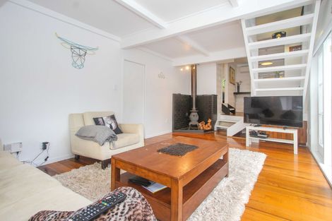 Photo of property in 120 Park Hill Road, Birkenhead, Auckland, 0626