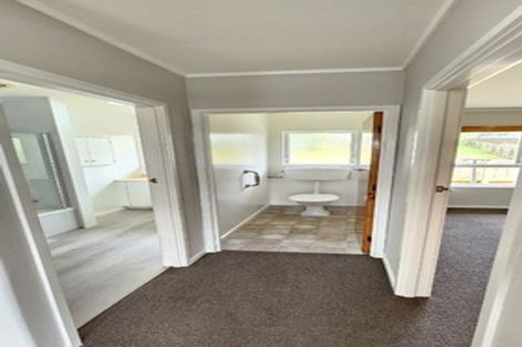 Photo of property in 3/2 Longbill Place, Glendene, Auckland, 0602