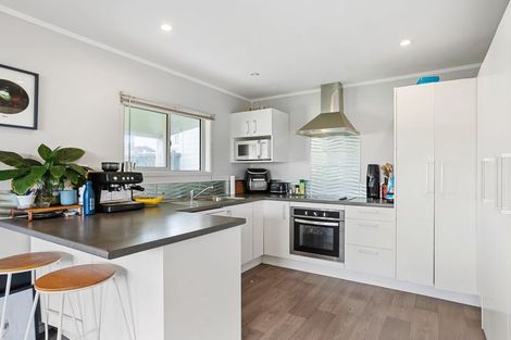 Photo of property in 56 Makora Road, Massey, Auckland, 0614
