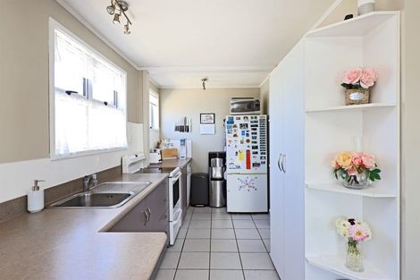 Photo of property in 2/807 Lyell Street, Akina, Hastings, 4122