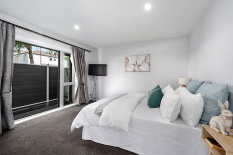 Photo of property in 2/21 Fields Parade, Oteha, Auckland, 0632