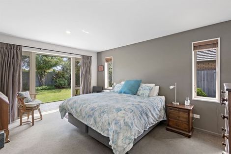 Photo of property in 30 Foresters Crescent, Parklands, Christchurch, 8083
