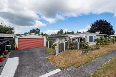 Photo of property in 16 Montjoy Street, Stratford, 4332