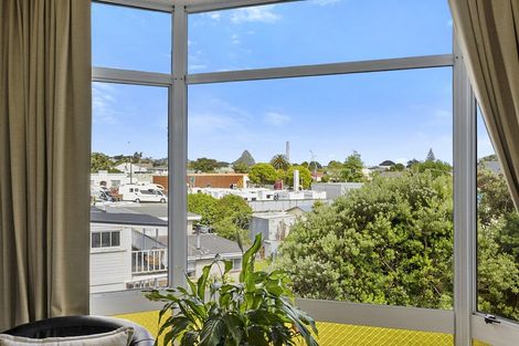 Photo of property in 4/184 Powderham Street, New Plymouth, 4310