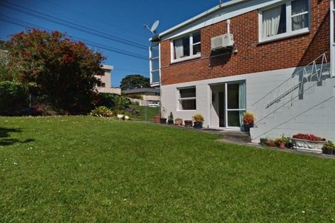 Photo of property in 4/2 Scarboro Terrace, Murrays Bay, Auckland, 0630