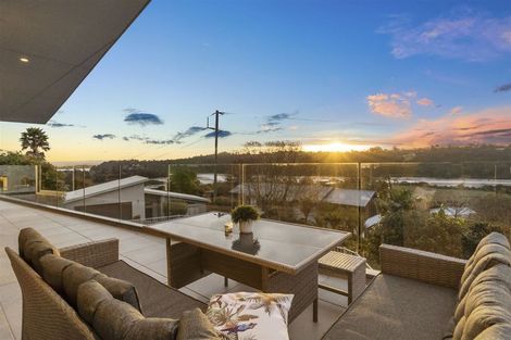 Photo of property in 146 Kittiwake Drive, Schnapper Rock, Auckland, 0632