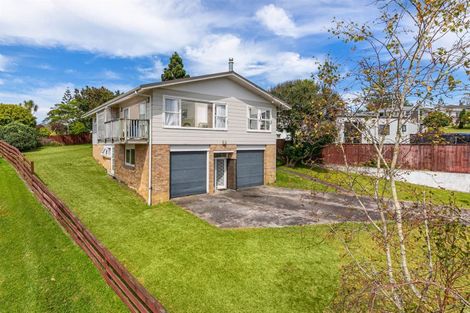 Photo of property in 17 Divich Avenue, Te Atatu South, Auckland, 0610