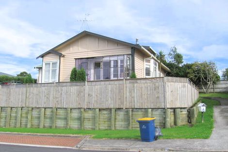 Photo of property in 3 Lasque Place, Glen Eden, Auckland, 0602