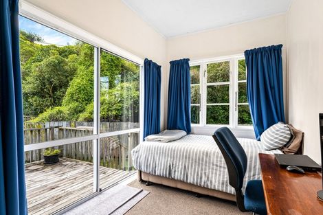 Photo of property in 52 The Drive, Tawa, Wellington, 5028