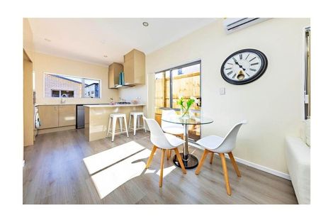 Photo of property in 55a Senator Drive, Manurewa, Auckland, 2105