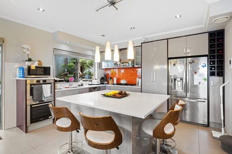 Photo of property in 8 Henriette Place, The Gardens, Auckland, 2105