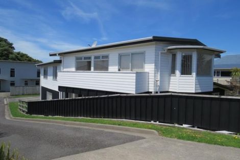 Photo of property in 11 Belt Road, Moturoa, New Plymouth, 4310