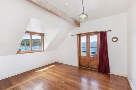 Photo of property in 330 The Esplanade, Island Bay, Wellington, 6023