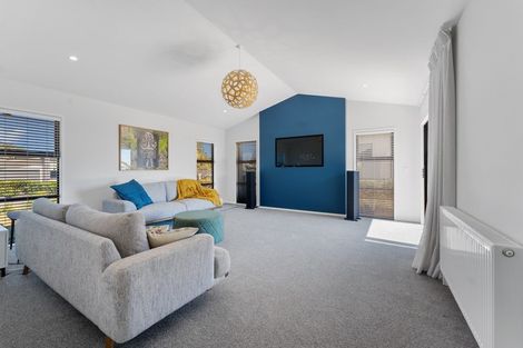 Photo of property in 18 Kotare Drive, Waiwhakaiho, New Plymouth, 4312