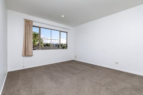 Photo of property in 2/34 Fields Parade, Oteha, Auckland, 0632