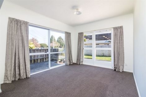 Photo of property in 316 Memorial Avenue, Burnside, Christchurch, 8053