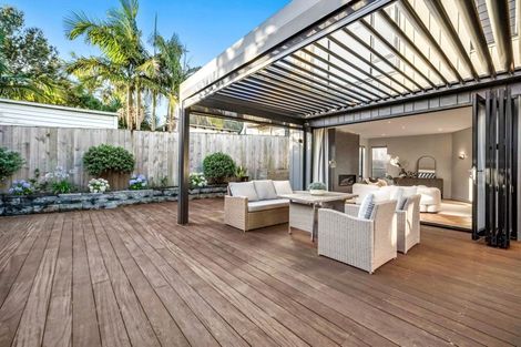 Photo of property in 3a Westbourne Road, Murrays Bay, Auckland, 0630