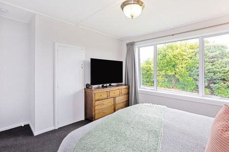Photo of property in 12 Holloway Street, Waikiwi, Invercargill, 9810