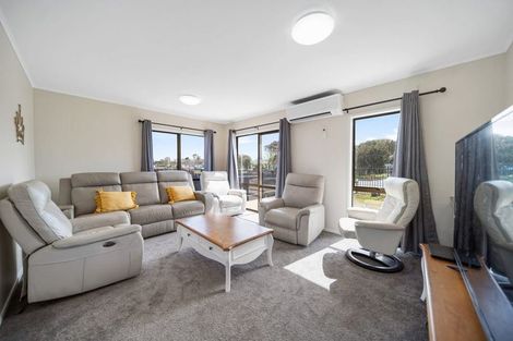 Photo of property in 4 Molesworth Place, Mangere, Auckland, 2022