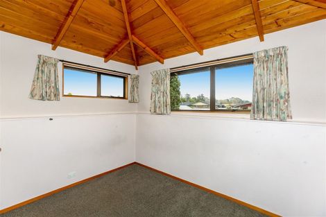 Photo of property in 6 Highlands Place, Highlands Park, New Plymouth, 4312