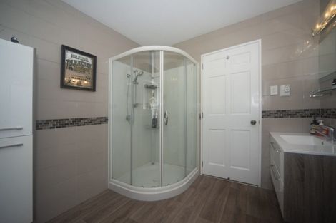 Photo of property in 8 Domain Road, Otaki, 5512