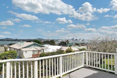 Photo of property in 2/15a Kerr Street, Devonport, Auckland, 0624
