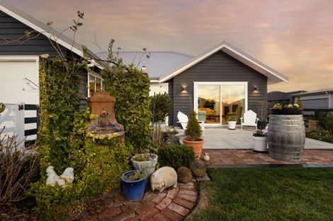 Photo of property in 5 Grooby Place, Havelock North, 4130