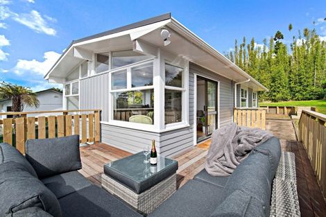 Photo of property in 15 Finlow Drive, Te Atatu South, Auckland, 0610