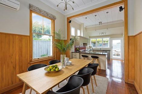 Photo of property in 18 Cobden Road, Bluff Hill, Napier, 4110