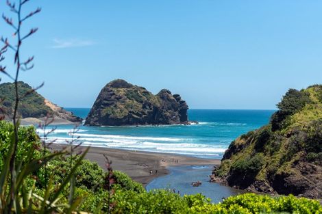 Photo of property in 20 Garden Road, Piha, 0772